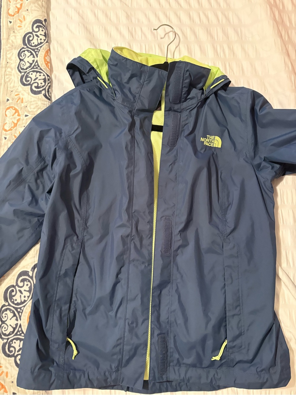 The North Face size small Waterproof Jacket in Navy with Lime Accents